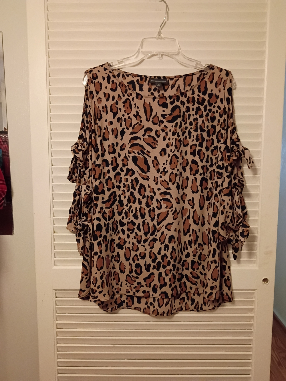 BOLD elements Leopard Cold-Shoulder Ruffle Top - Brown & Black - Picture 2 of 6